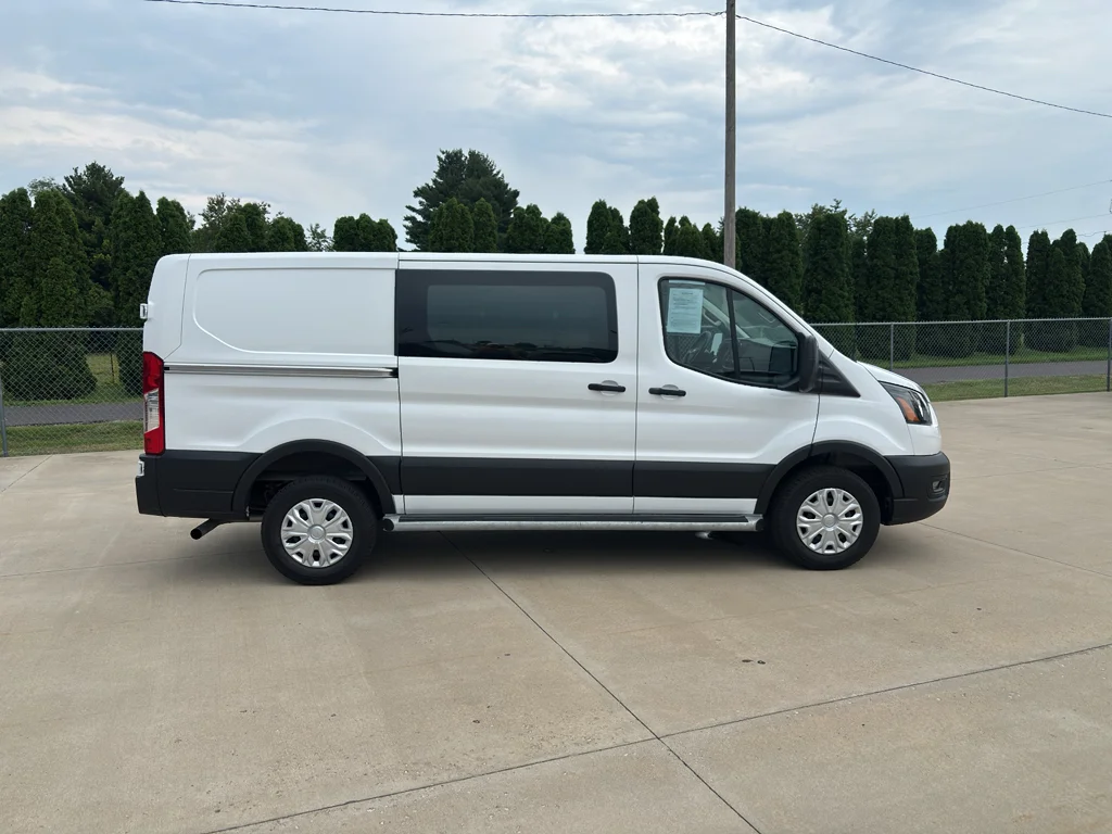 Used 2025 Oxford White Ford Base image 2