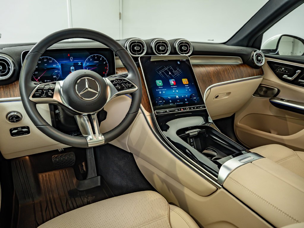 Used 2026 Polar White Mercedes-Benz GLC 300 image 31