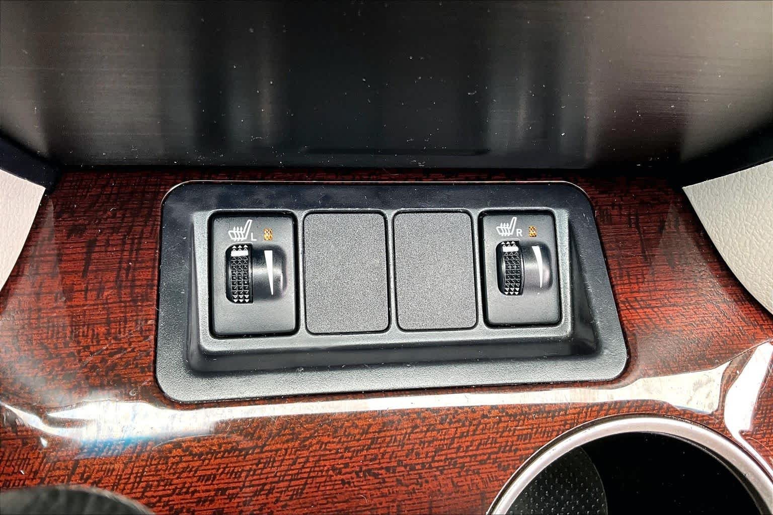Used 2013 Classic Silver Metallic Toyota XLE image 35
