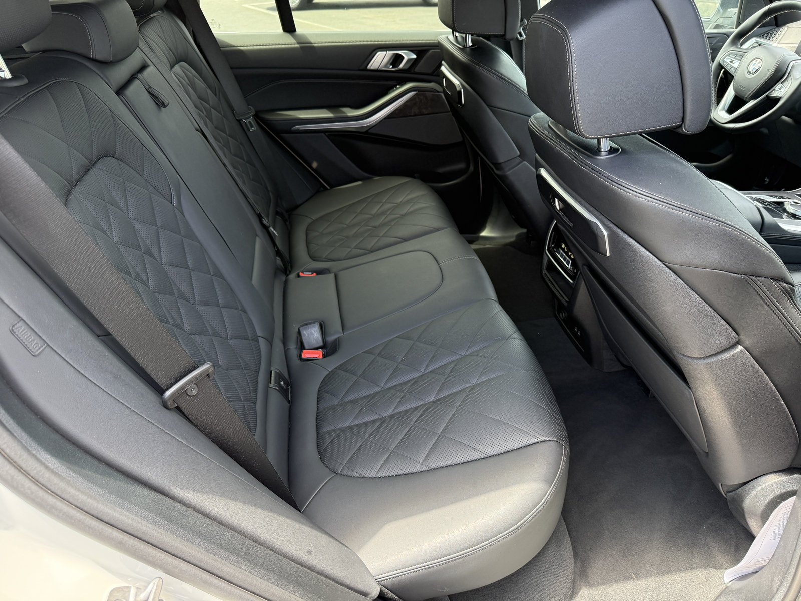 Used 2024 White Metallic BMW sDrive40i image 18