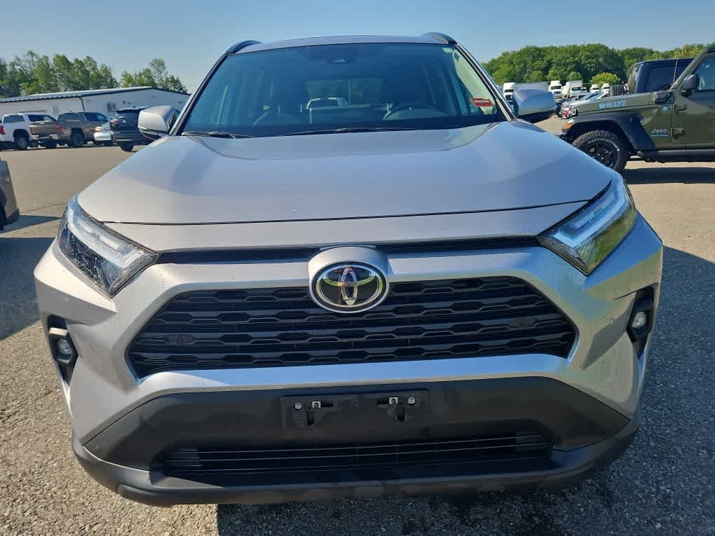 Used 2025 Silver Sky Metallic Toyota XLE Premium image 8
