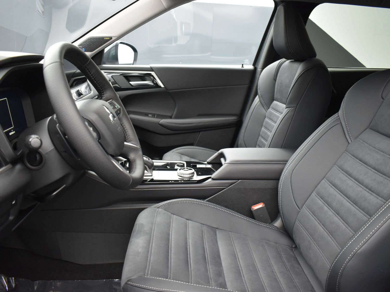 New 2026 Graphite Gray Mitsubishi SE 1.5T 2WD image 11