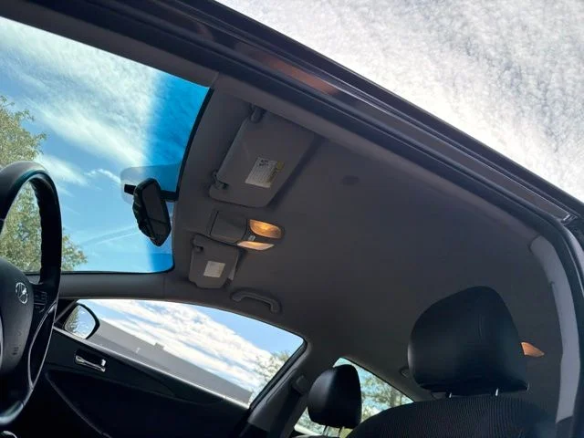 Used 2012 Black Hyundai SE image 8