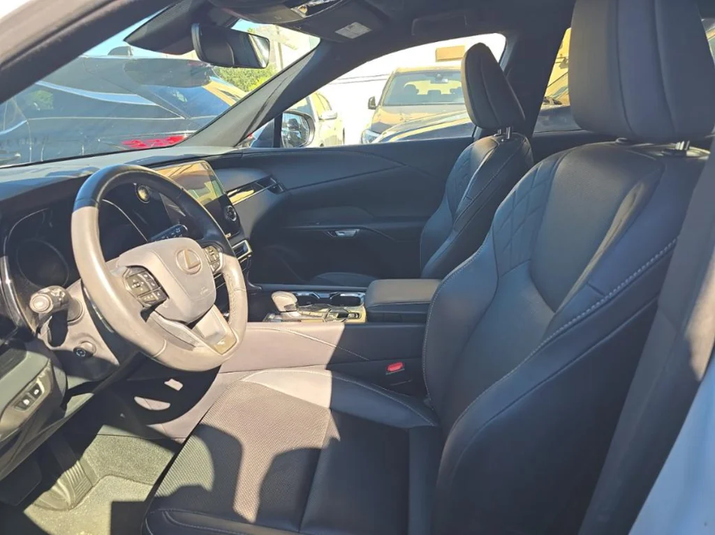 Used 2024 White Lexus 350 image 4