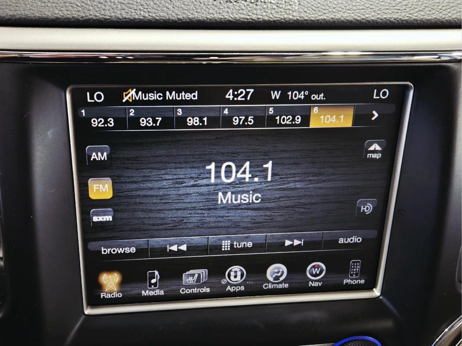 Used 2015 Bright White Clearcoat Jeep Limited image 27