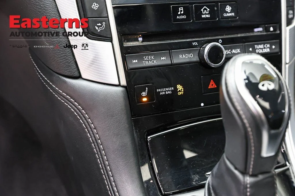Used 2023 White INFINITI LUXE image 22