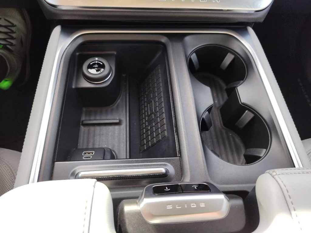 Used 2025 Agate Black Metallic Ford Platinum image 25