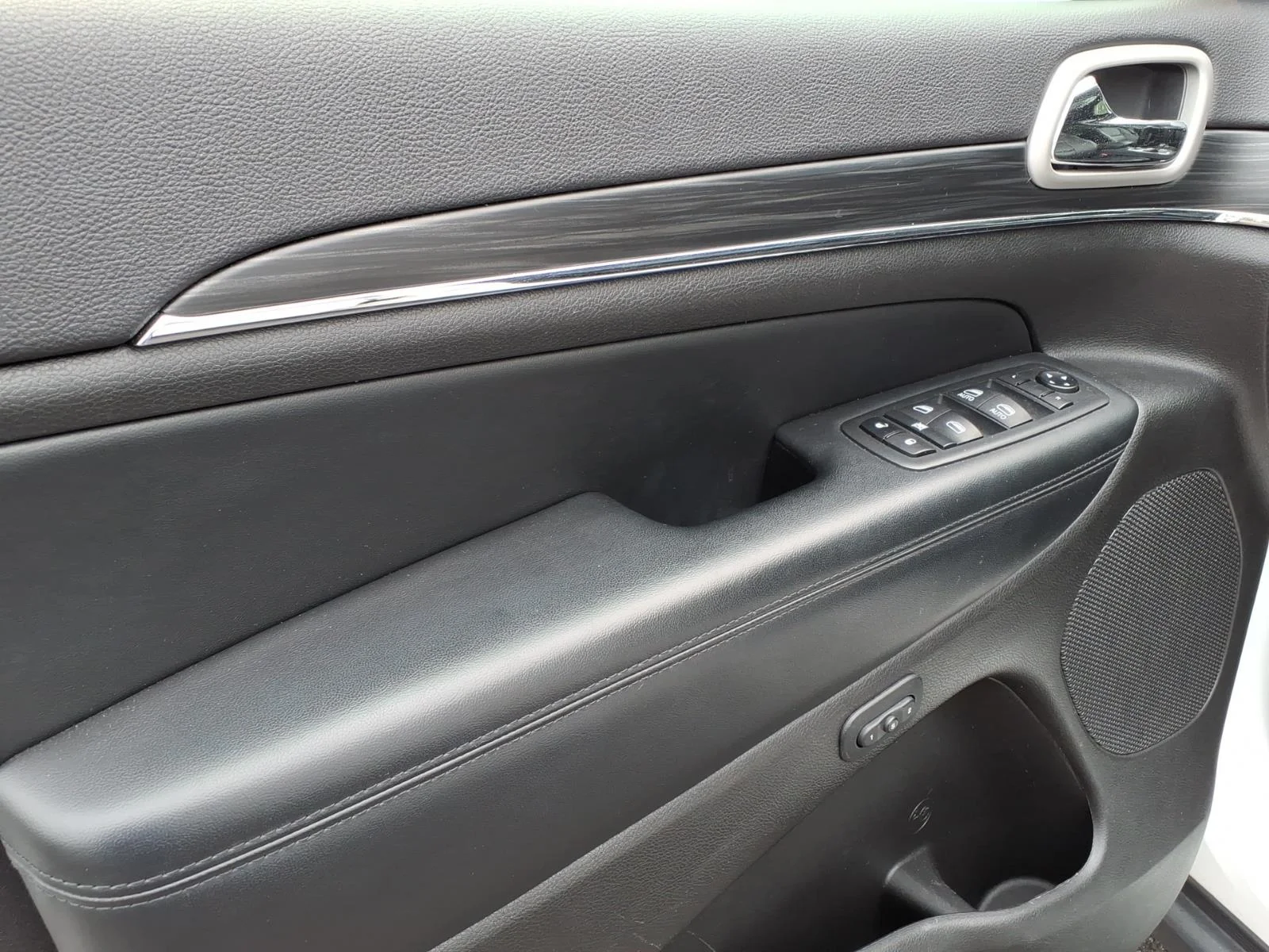 Used 2020 White Jeep Limited image 11