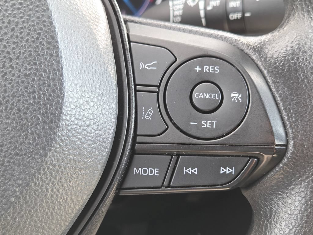 2024 Toyota RAV4 XLE - Photo 13