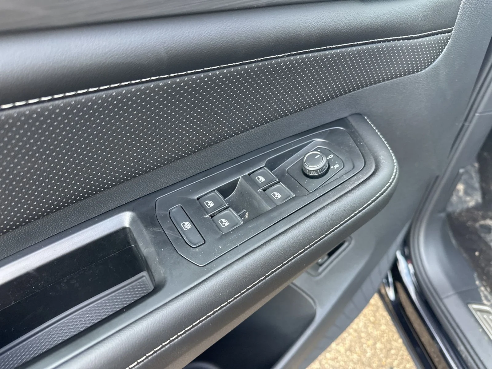 New 2026 Black Volkswagen 2.0T SE w/Technology image 17