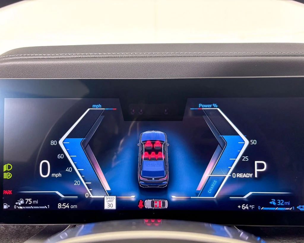 2025 BMW 7 Series 750e - Photo 37