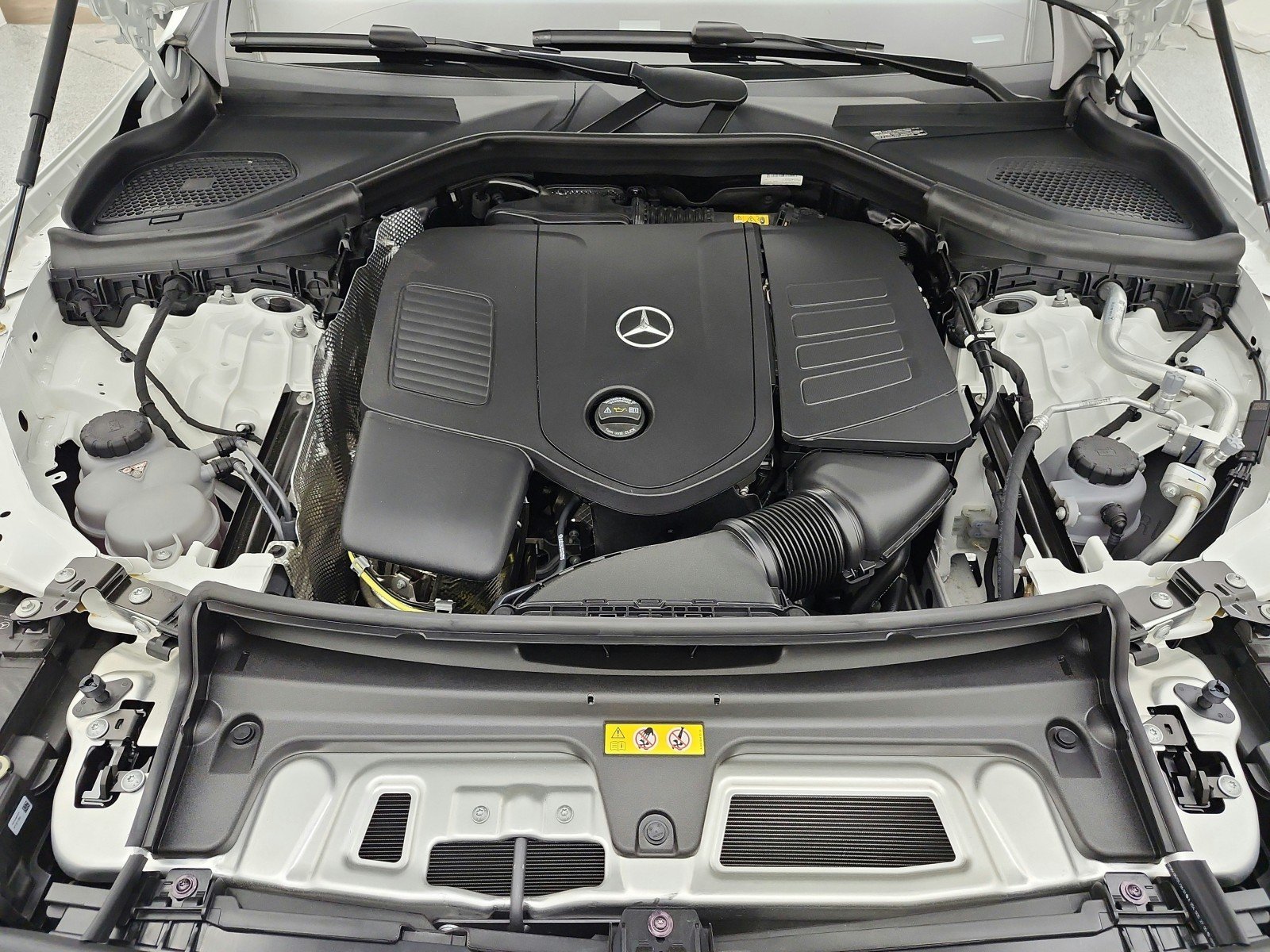 New 2026 Polar White Mercedes-Benz GLC 300 4MATIC® SUV image 12