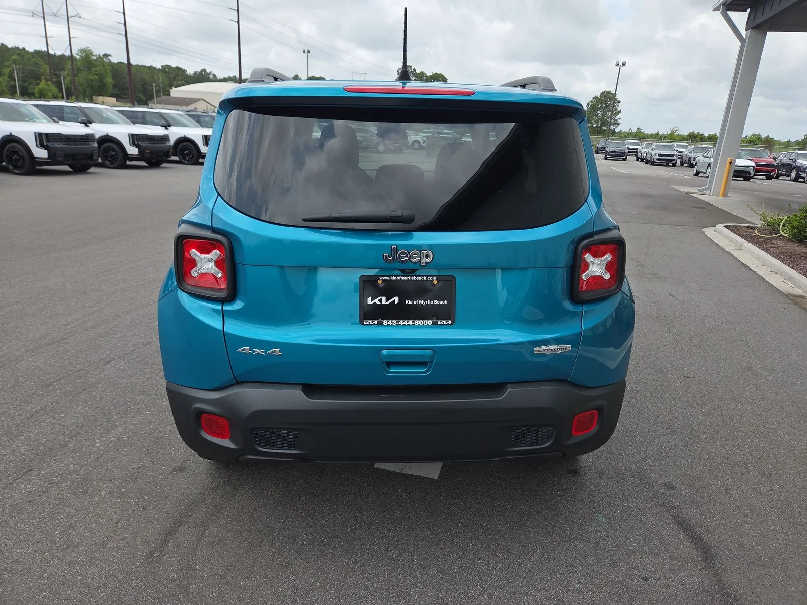 Used 2021 Bikini Metallic Clearcoat Jeep Latitude image 4