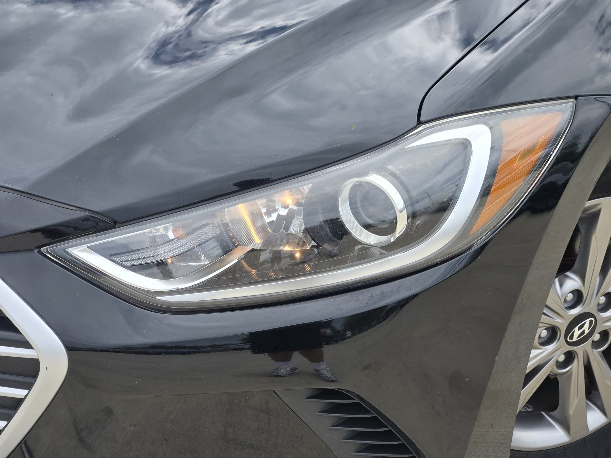 Used 2017 Black Noir Pearl Hyundai SE image 10