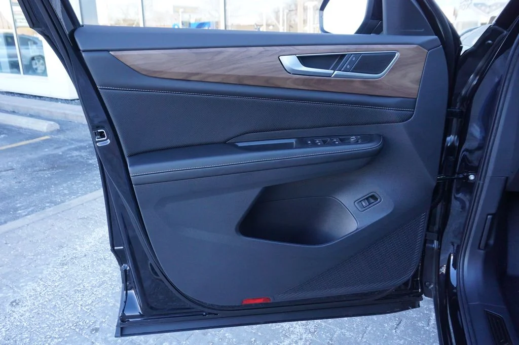 New 2026 Black Volkswagen 2.0T SE w/Technology image 24