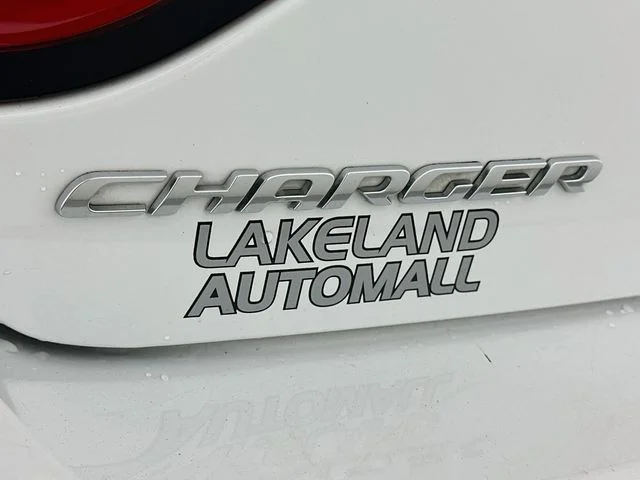 Used 2019 White Dodge SXT image 27