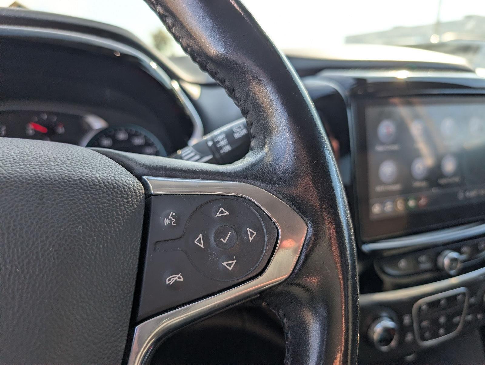 Used 2020 Summit White Chevrolet LT Cloth image 15