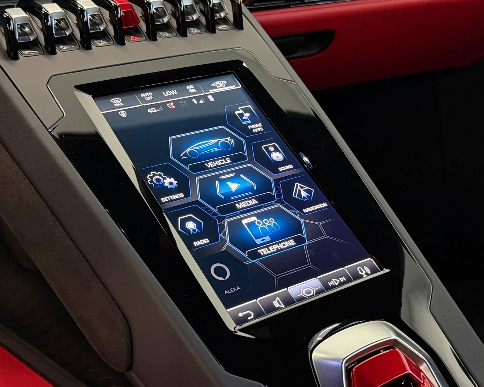 Used 2022  Lamborghini Base image 27