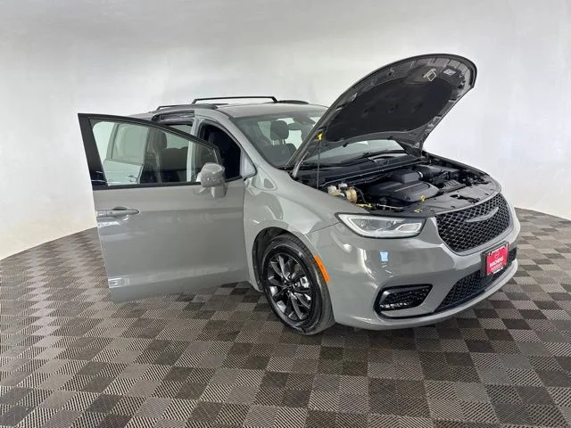 Used 2021 White Chrysler Touring image 12