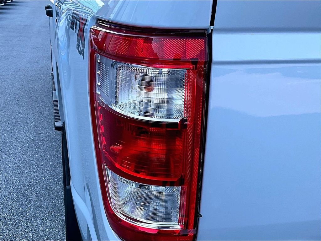 Used 2022 White Metallic Ford XL image 33
