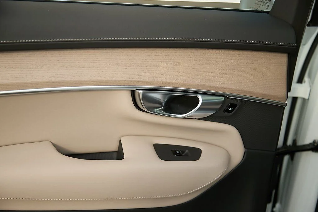 2026 Volvo XC90 Plus - Photo 18