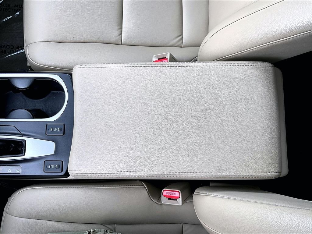 Used 2018  Acura Base image 28