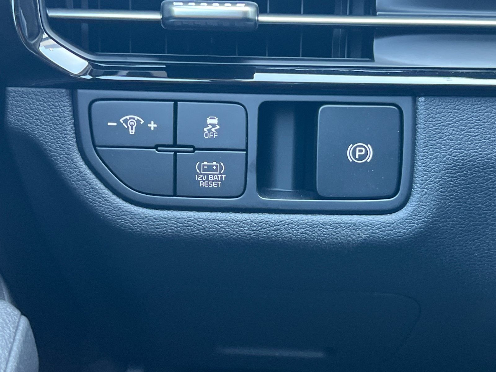 New 2027 Gravity Gray Kia LX image 29