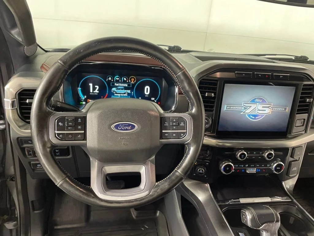Used 2023  Ford Lariat image 13