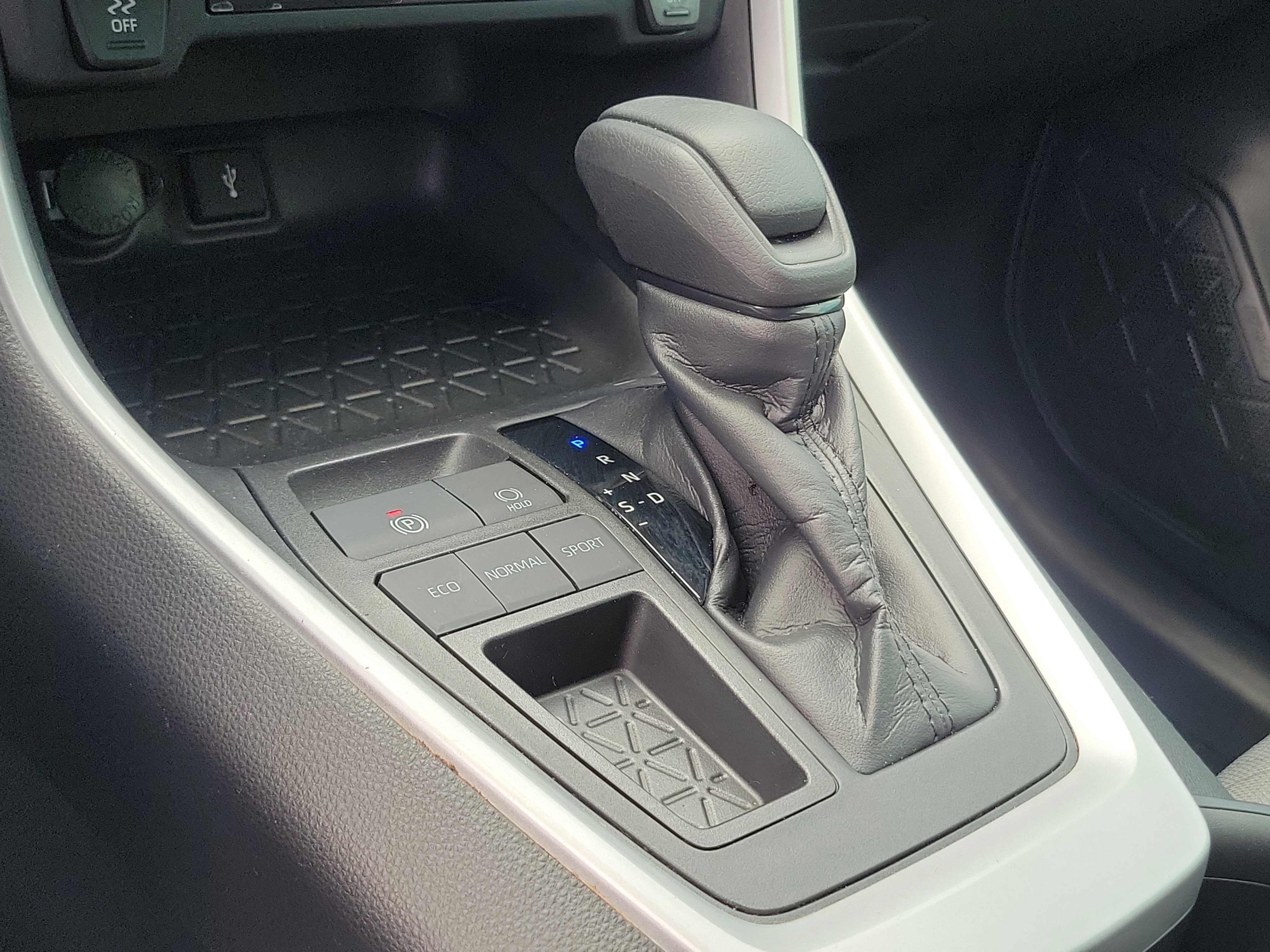 Used 2020 Silver Sky Metallic Toyota XLE image 29