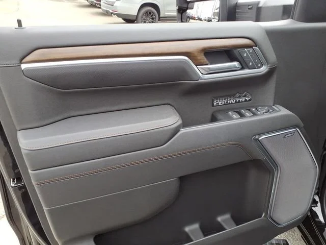 Used 2025 Black Chevrolet High Country image 17