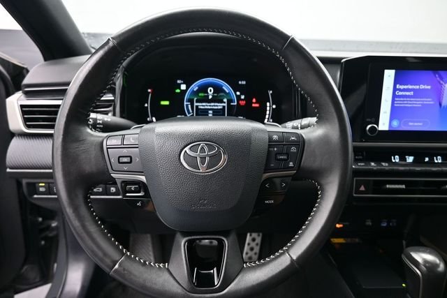 Used 2025  Toyota SE image 6