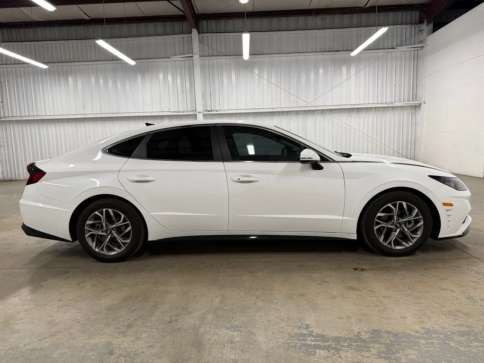 Used 2023 White Hyundai SEL image 5