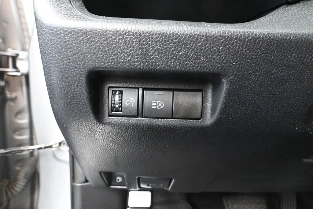 Used 2019 Silver Toyota LE image 31