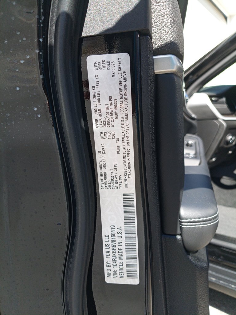 New 2027 High-Gloss Black Paint Jeep Limited image 25