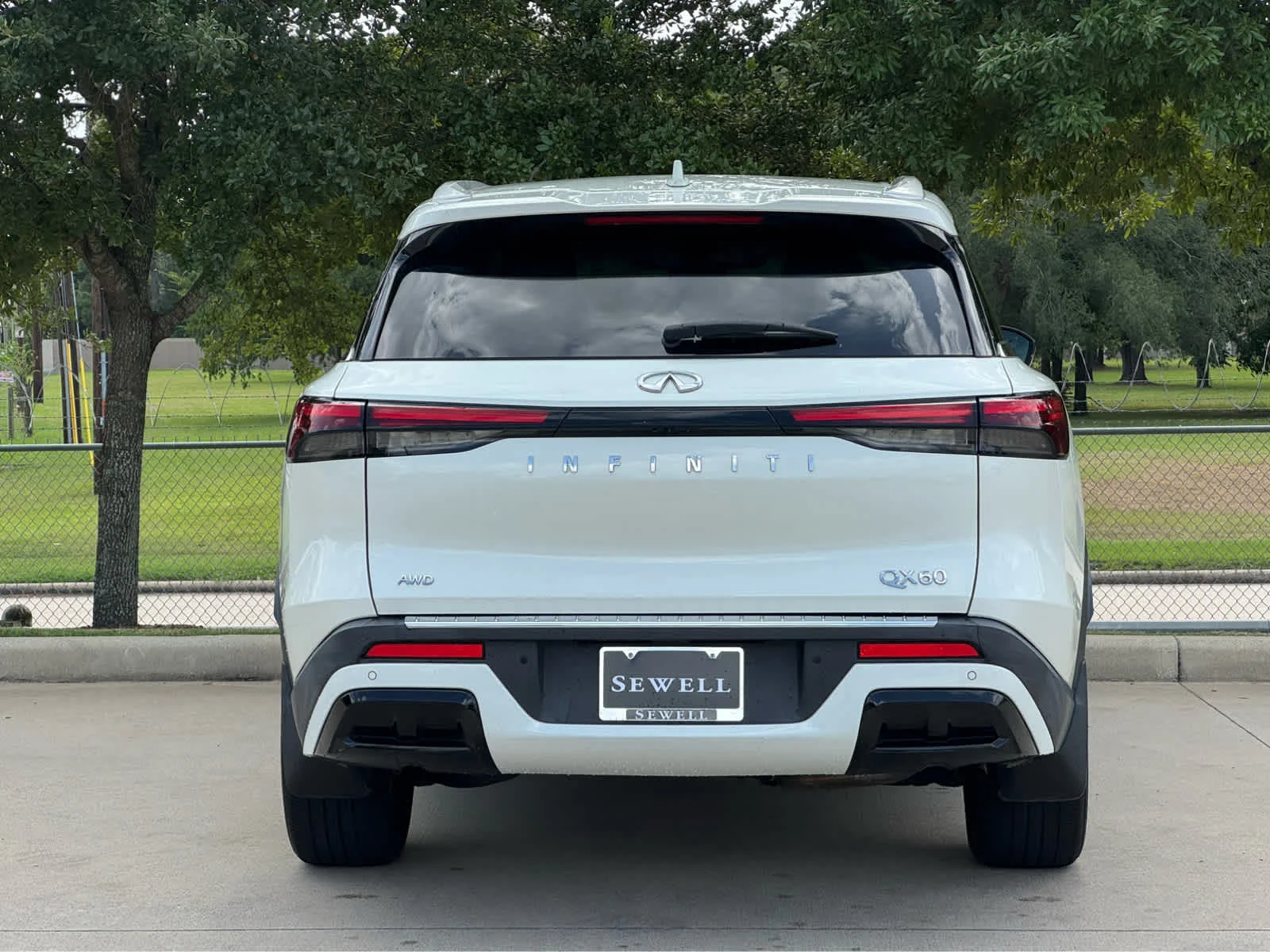 Certified Used 2023 Majestic White INFINITI LUXE image 7