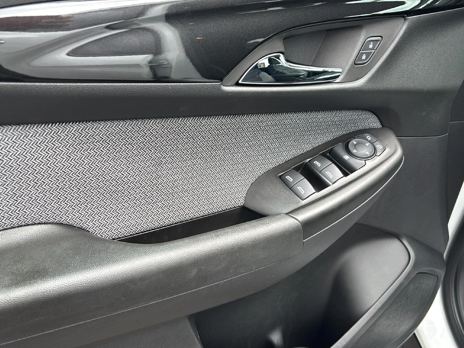 Used 2024 Iridescent Pearl Tricoat Chevrolet LT image 13