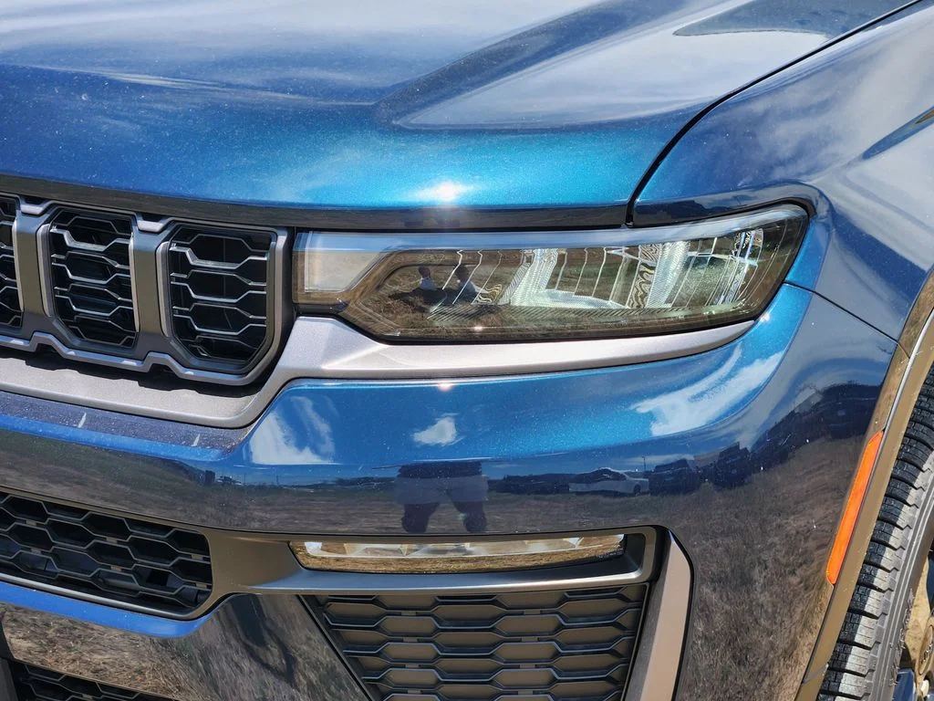 New 2026 Fathom Blue Pearl-Coat Exterior Paint Jeep Limited image 5
