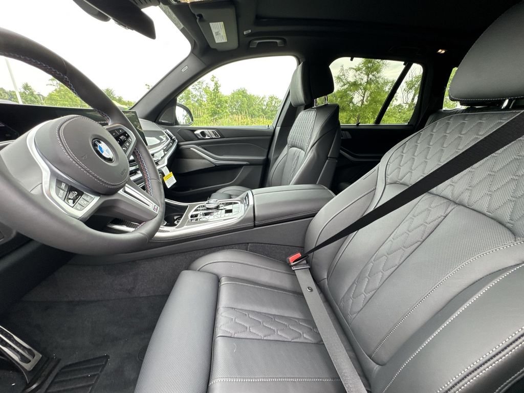 New 2026 Tanzanite Blue II Metallic BMW M60i image 13