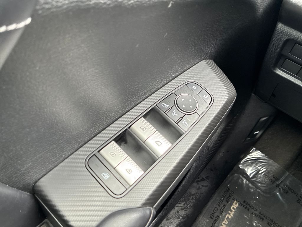Used 2024 Silver Mitsubishi SE image 14