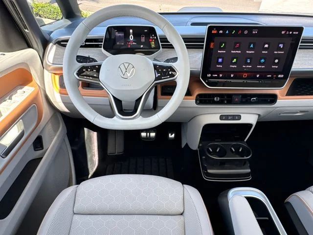 New 2025 Metro Silver W/Candy White Upper Volkswagen 1st Edition image 30