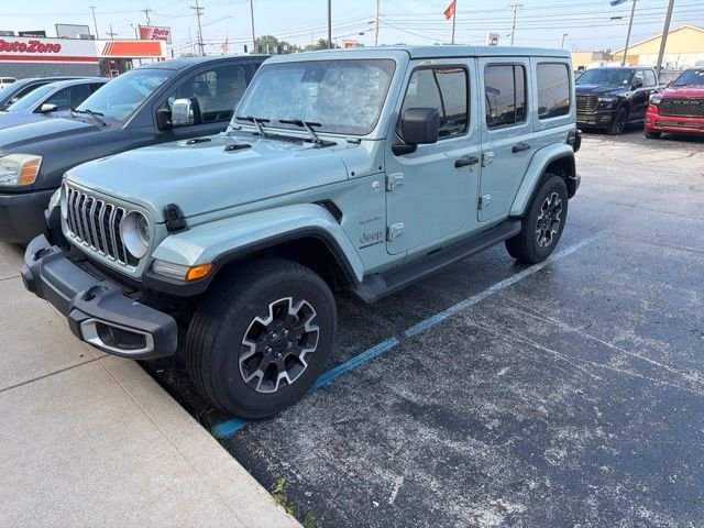 Used 2024 Green Jeep Sahara image 2