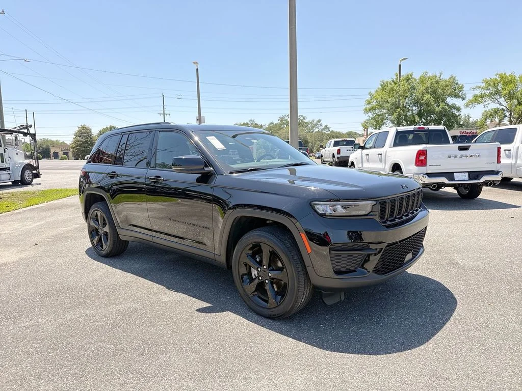 2023 Jeep Grand Cherokee Altitude 4x4's photo