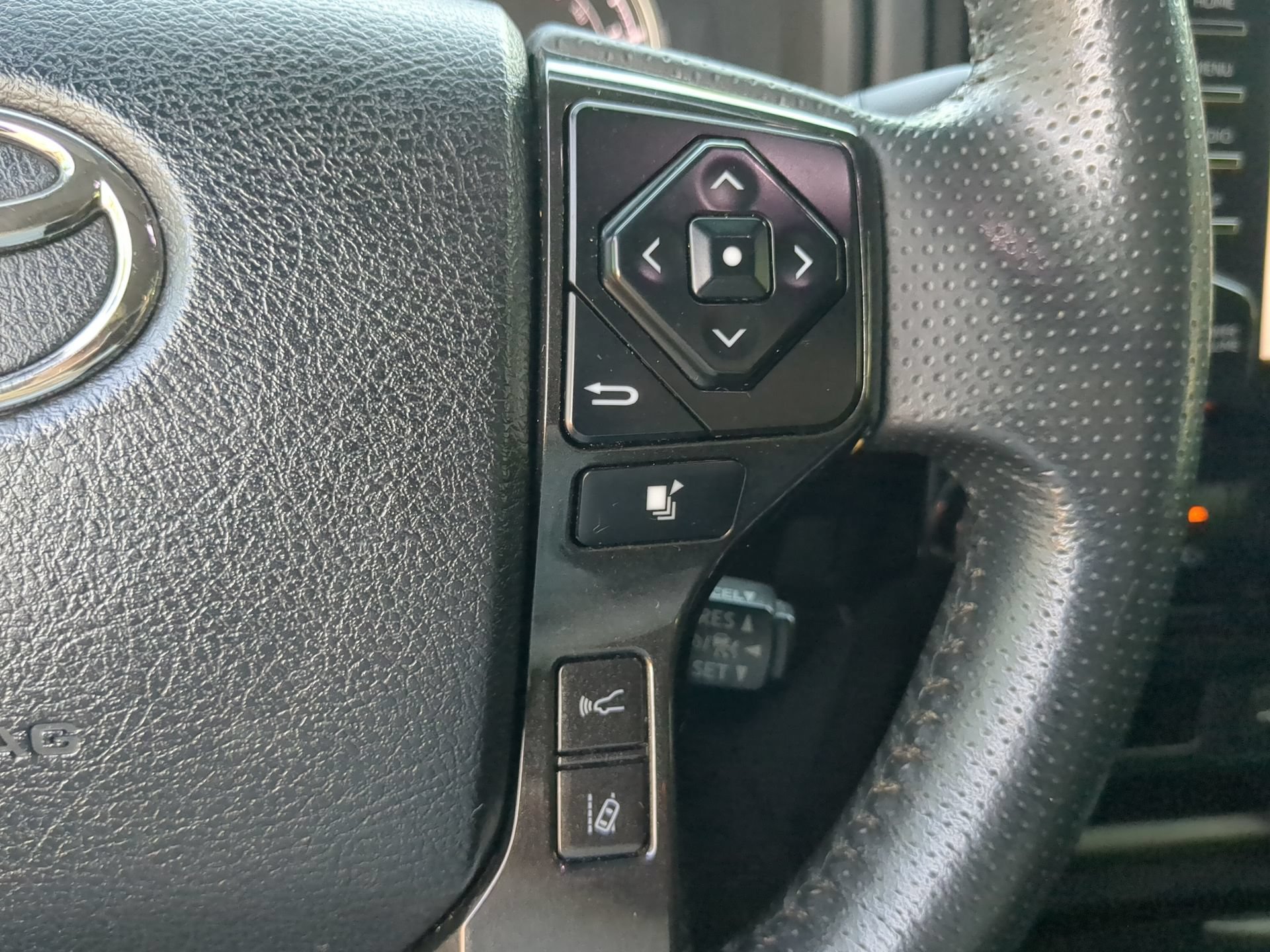 Used 2020 Nautical Blue Metallic Toyota Venture image 66