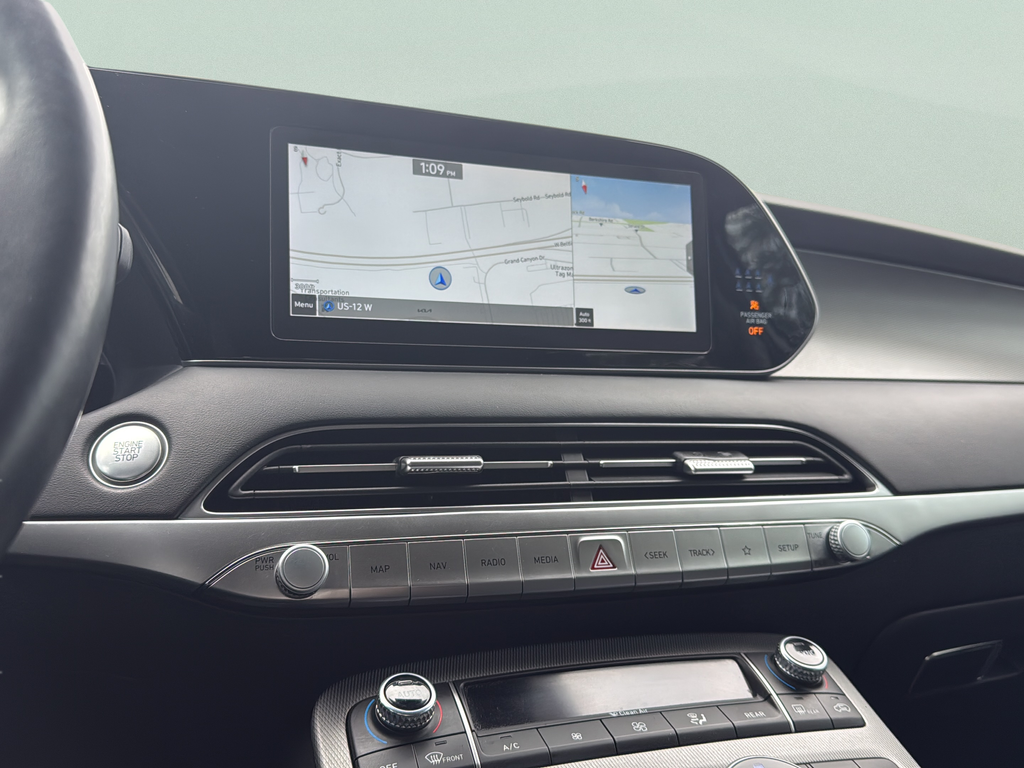 Used 2022 Hyper White Hyundai SEL image 12