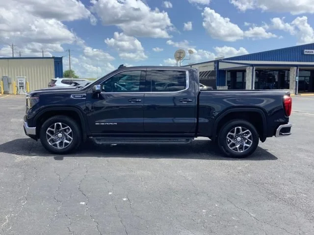 Certified Used 2026 Titanium Rush Metallic GMC SLE image 8