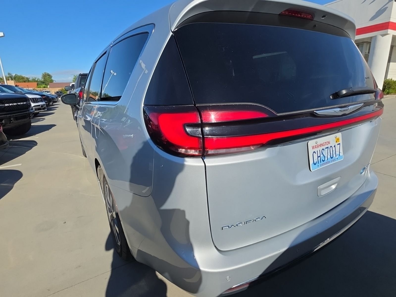 2023 Chrysler Pacifica Hybrid Touring L photo 6