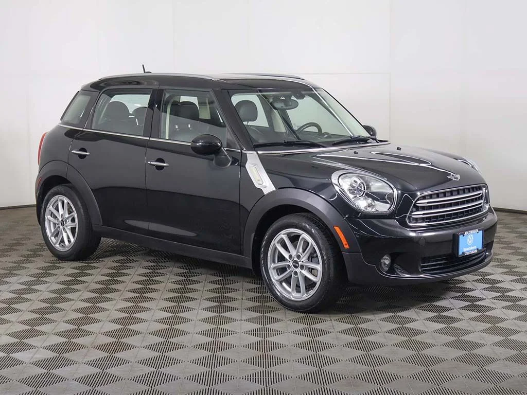 Used 2016 MINI Countryman Countryman with VIN WMWZB3C52GWM33267 for sale in Streetsboro, OH