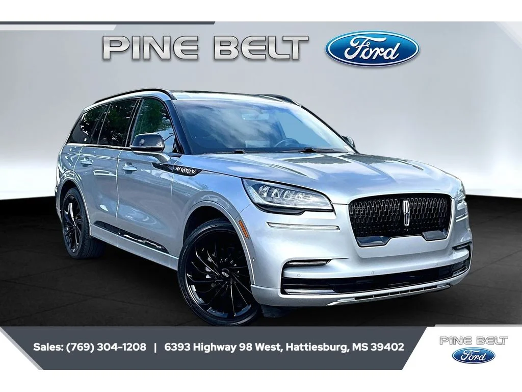 Used 2023 Silver Radiance Metallic Clearcoat Lincoln Reserve image 1