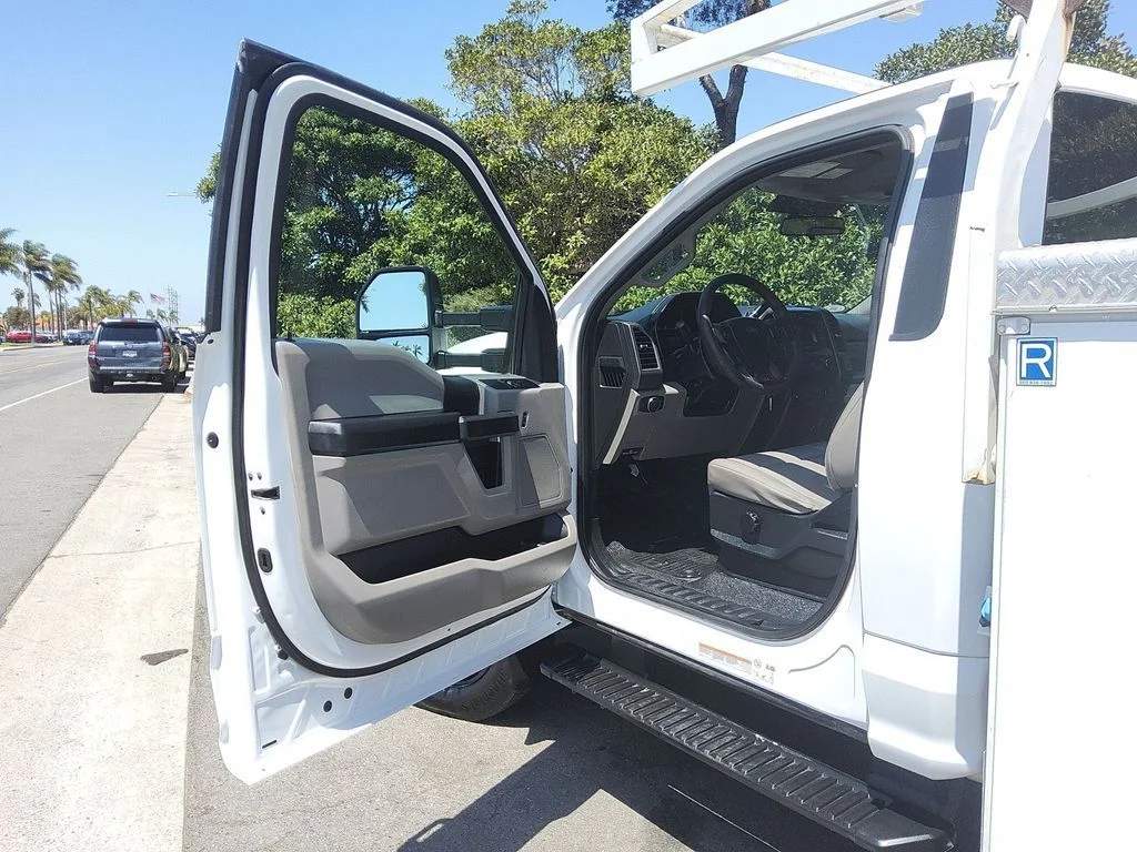 Used 2019 White Ford XL image 5