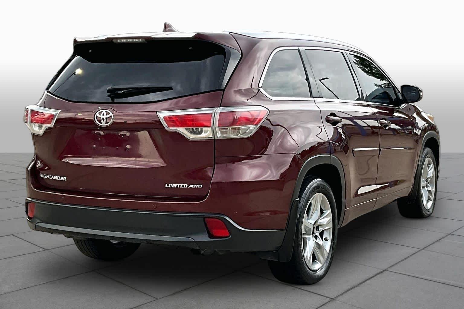 Used 2015 Ooh La La Rouge Mica Toyota Limited Platinum image 13